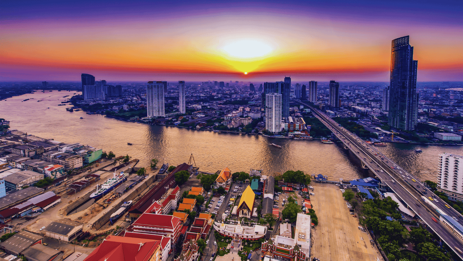 Bangkok in 48 Hours: Temples, Street Food & a Chaos That Conquers